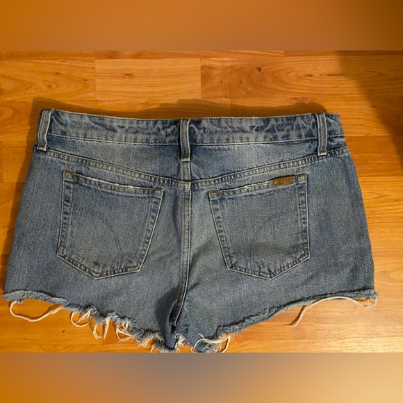 Shorts - Picture 2 of 7